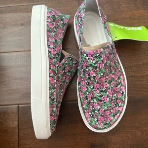 Crocs women’s floral pink slip on